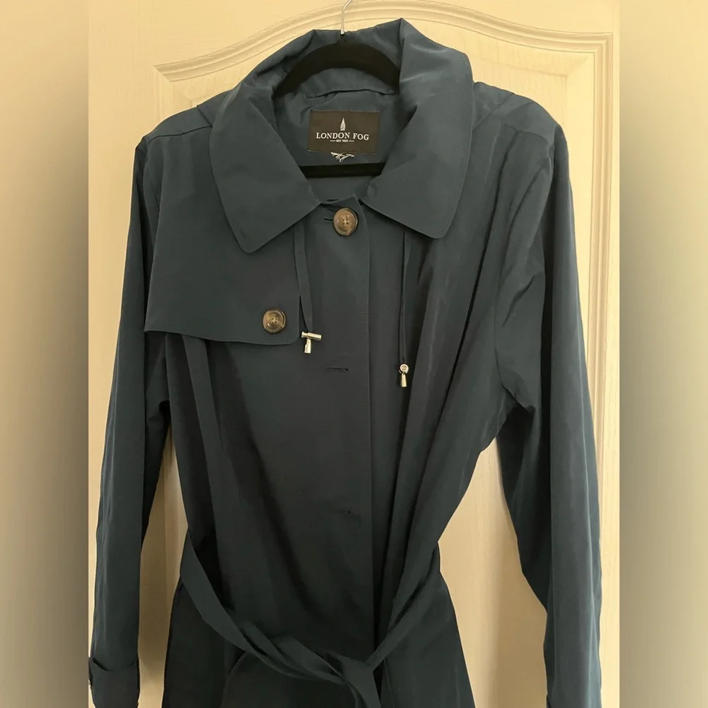 London Fog blue jacket. Button down. Tie around the waist. XL - Picture 3 of 5